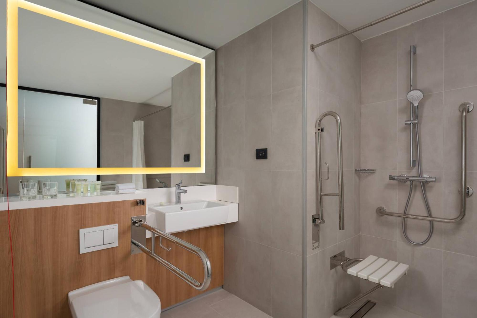 Courtyard By Marriott Bucharest Floreasca Exterior foto